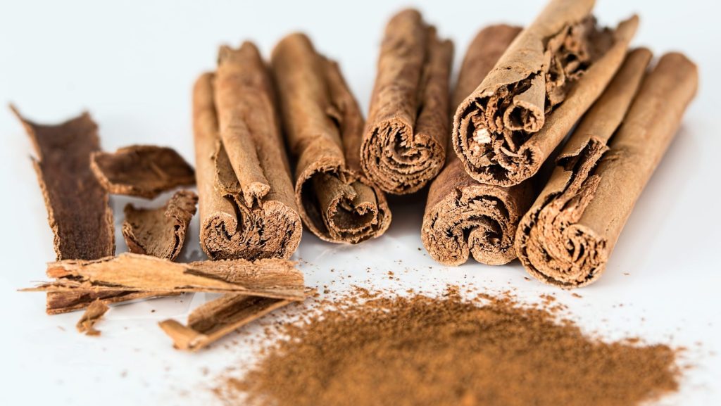 Cinnamon (Cinnamomum spp.) dried bark and powdered dried bark