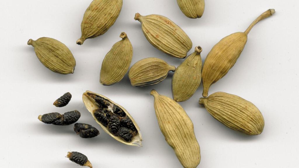 Cardamom (Elettaria cardamomum) pods showing seeds inside